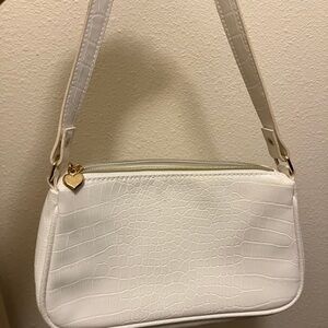Elegant White Croc-Embossed Shoulder Bag